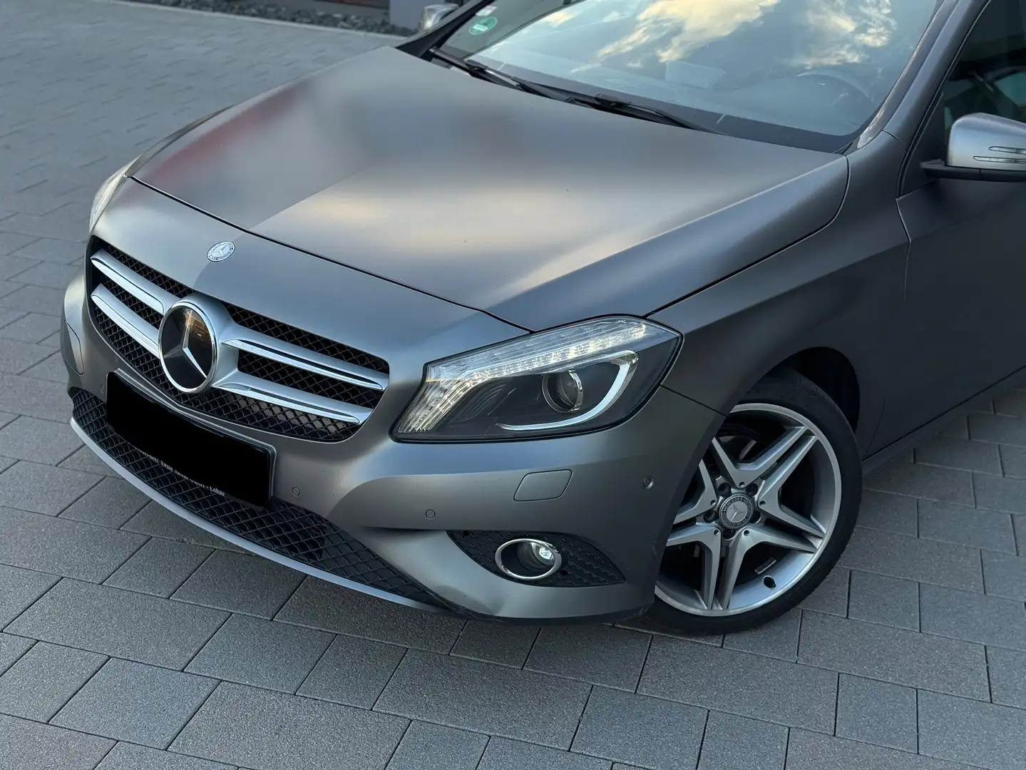 Mercedes-Benz A 220 CDI HarmKard/PANO/BI-XEN/NAVI/SHZ/1HAND - 2