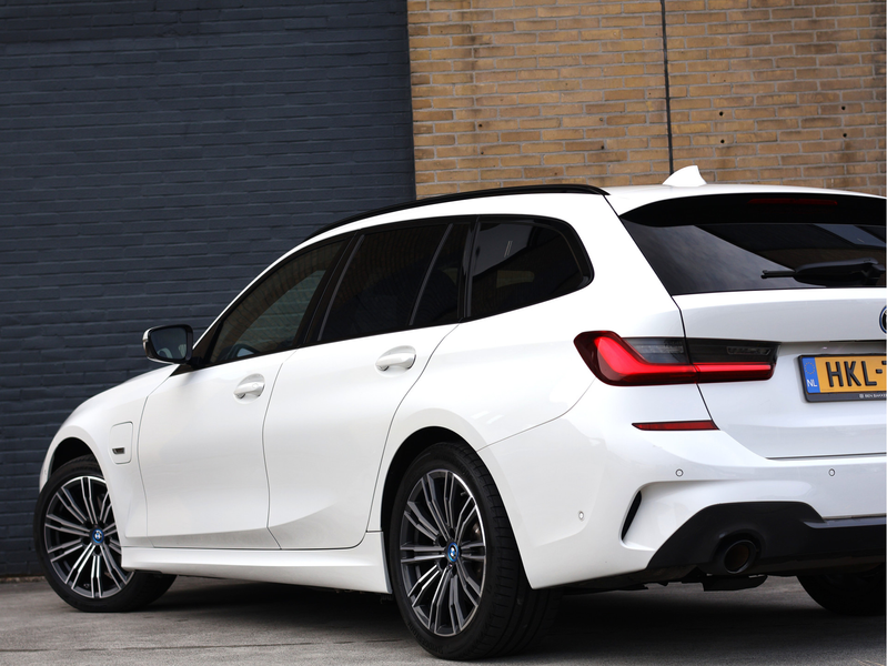 BMW 320 3-serie Touring 320e M Sport PHEV | Live Cockpit P — photo 6
