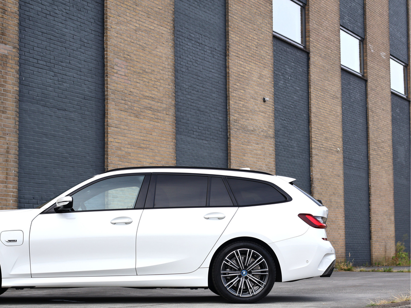 BMW 320 3-serie Touring 320e M Sport PHEV | Live Cockpit P — photo 9