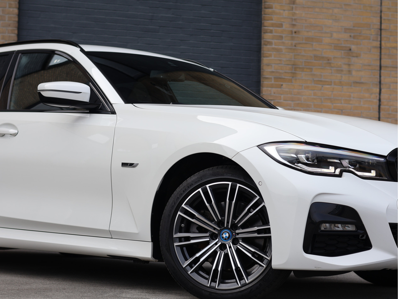 BMW 320 3-serie Touring 320e M Sport PHEV | Live Cockpit P — photo 12