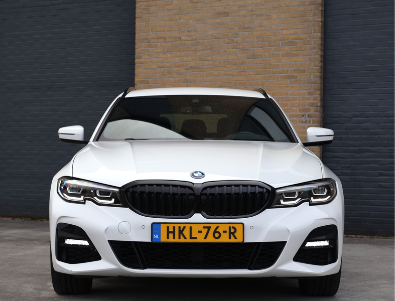 BMW 320 3-serie Touring 320e M Sport PHEV | Live Cockpit P — photo 11