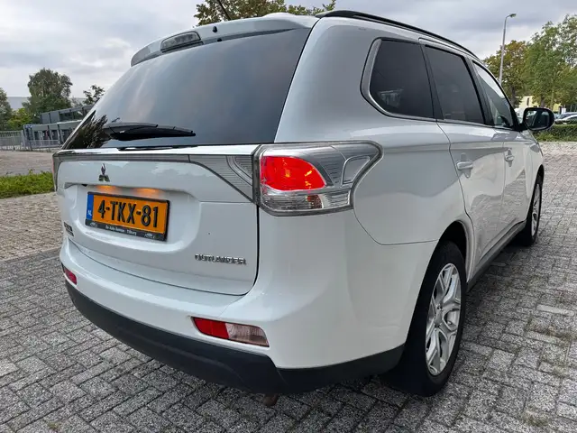 Mitsubishi Outlander view 5