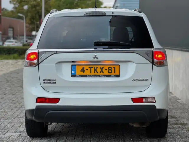 Mitsubishi Outlander view 6
