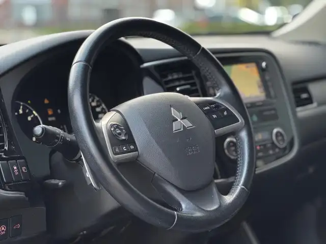 Mitsubishi Outlander view 28