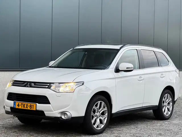 Mitsubishi Outlander view 9