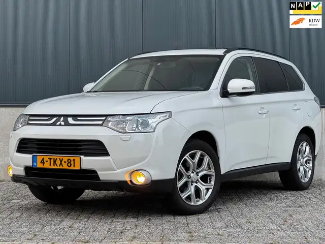 2014 Mitsubishi Outlander in White for sale