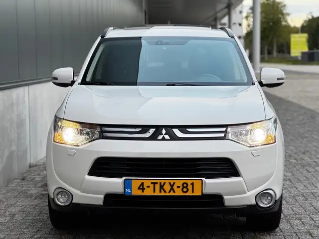 Mitsubishi Outlander view 8