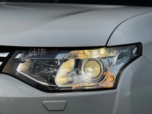 Mitsubishi Outlander view 30