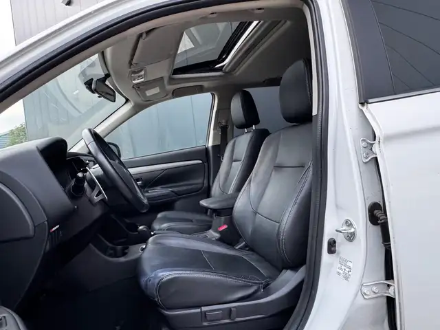Mitsubishi Outlander view 14