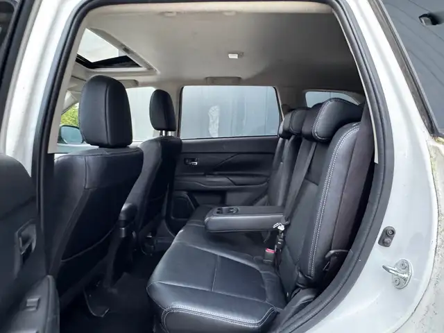 Mitsubishi Outlander view 13