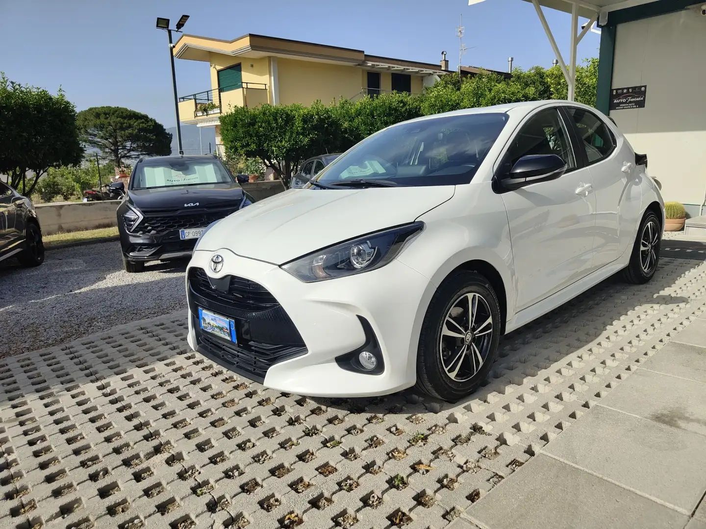 Toyota Yaris Yaris 1.0 5 porte Trend Blanc - 1