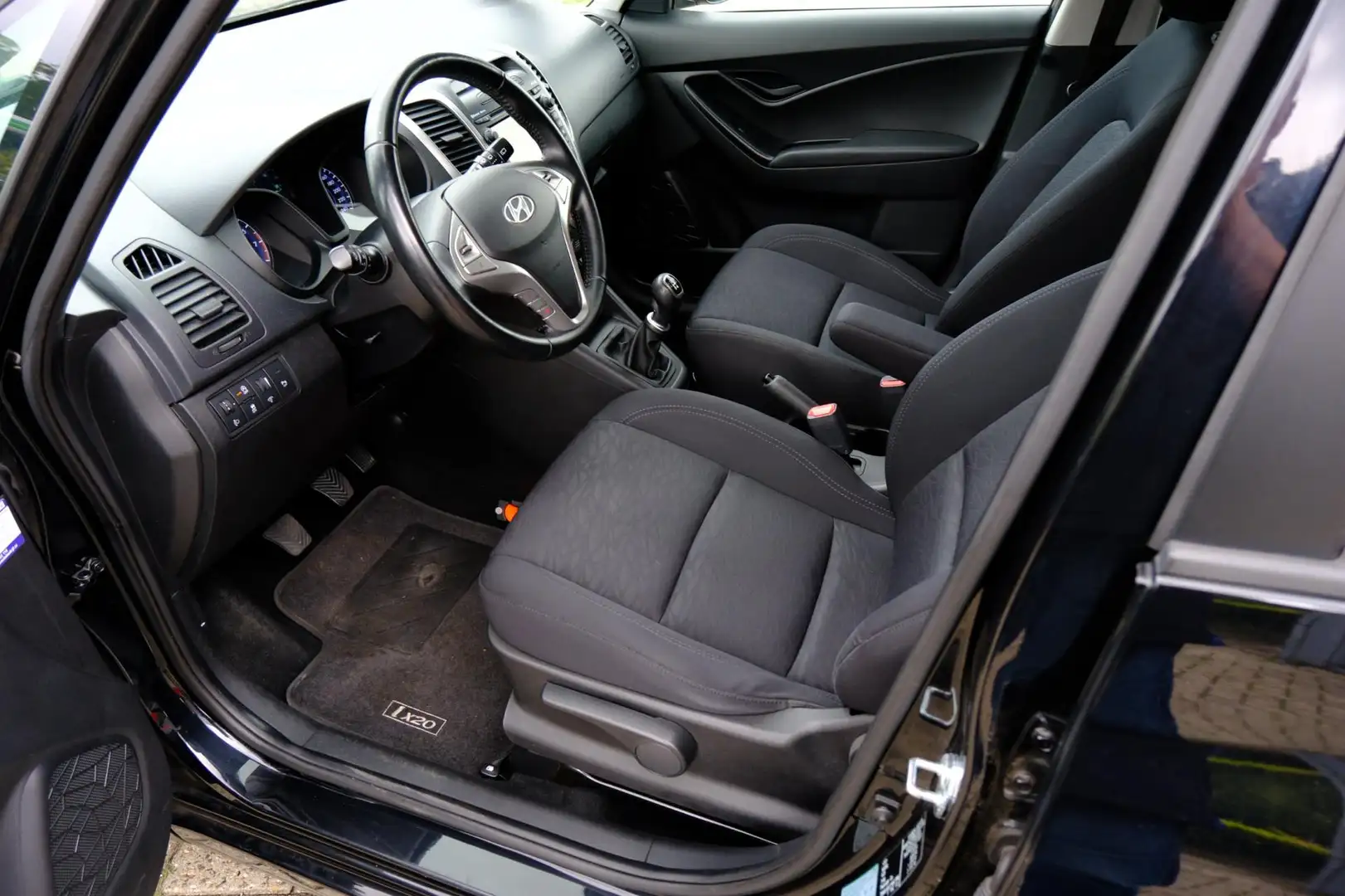 Hyundai iX20 1.4i i-Magine Navi|Airco|LMV Zwart - 2