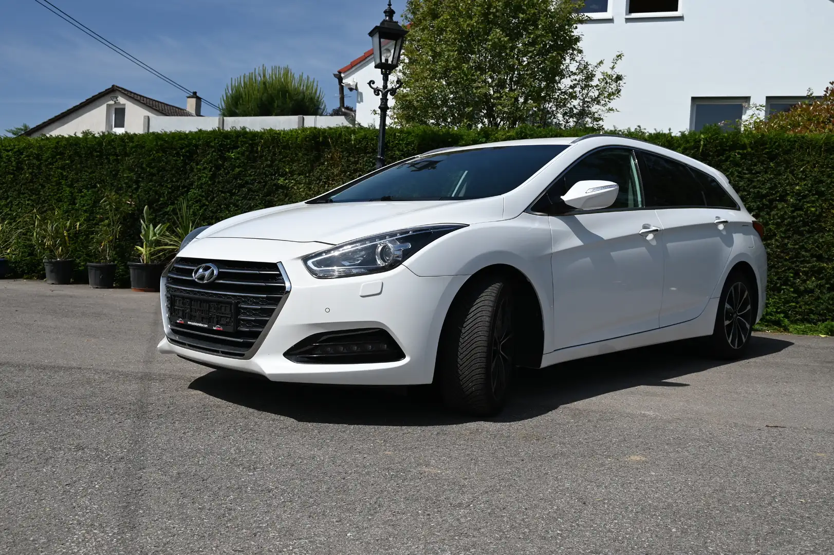 Hyundai i40 Kombi 1.7 CRDi DCT, TOP Ausstattung ! 2.Hd. Weiß - 1