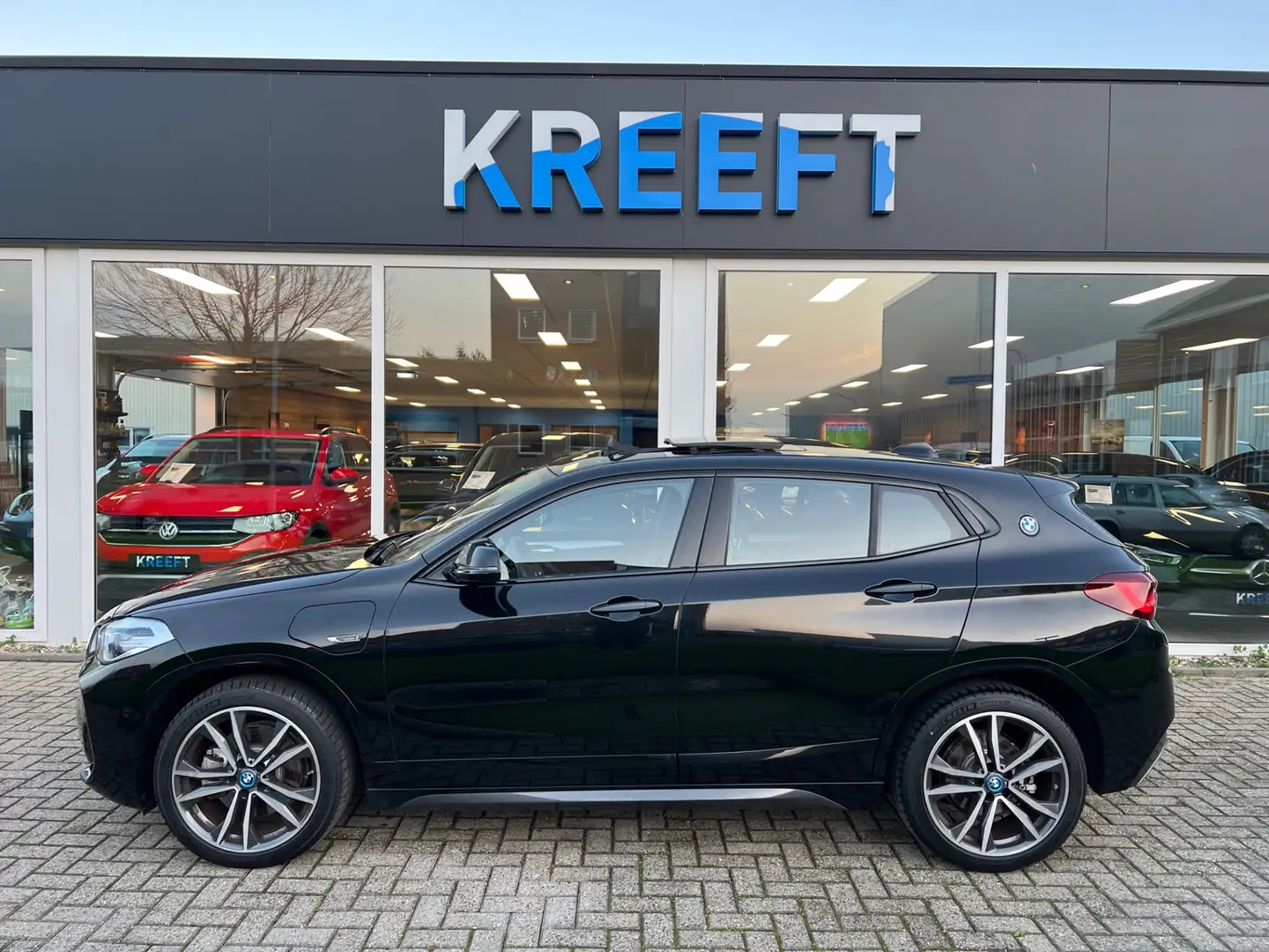 BMW X2 xDrive25e High Executive M Sport | Schuifdak Zwart - 2