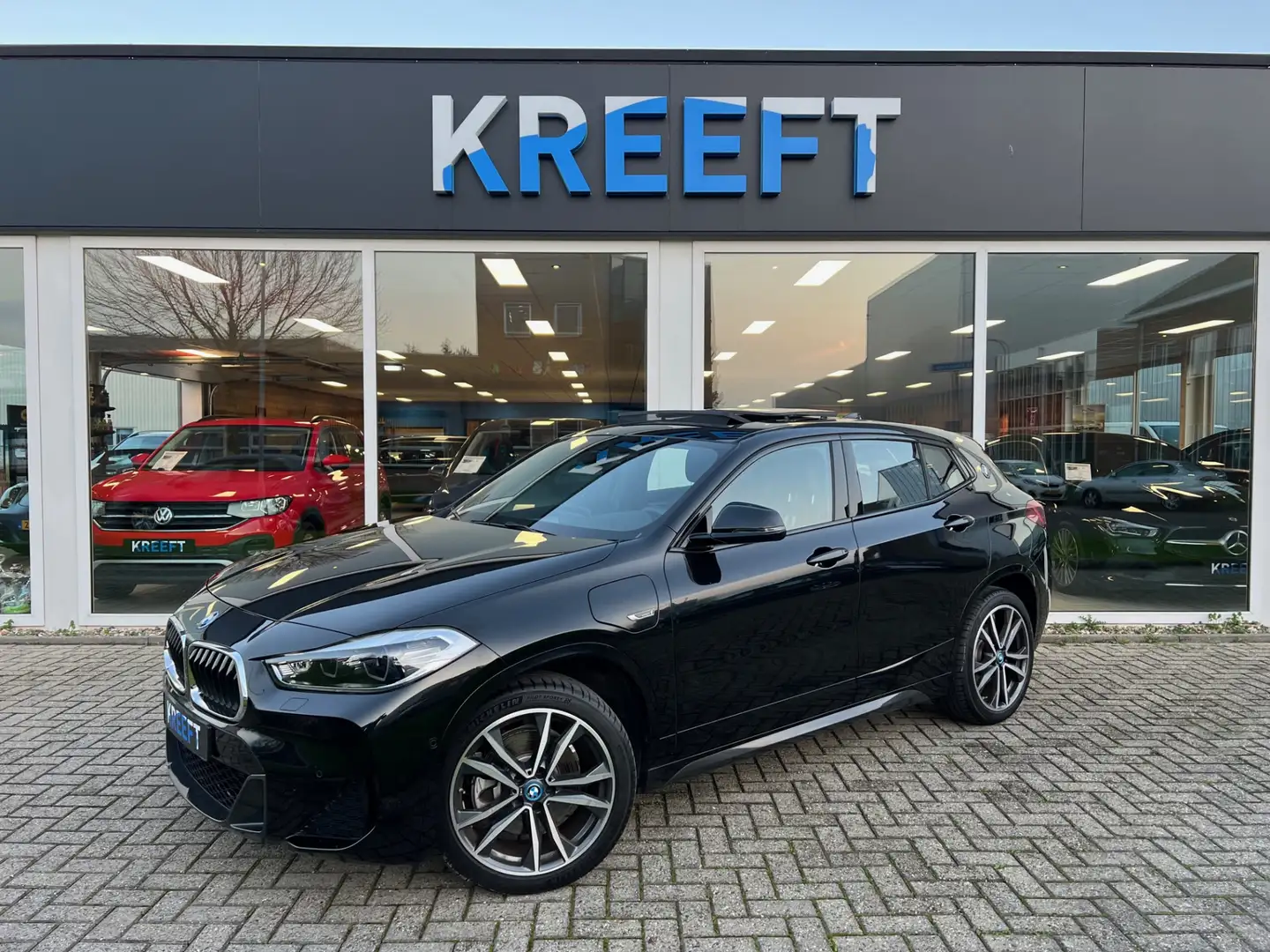 BMW X2 xDrive25e High Executive M Sport | Schuifdak Zwart - 1