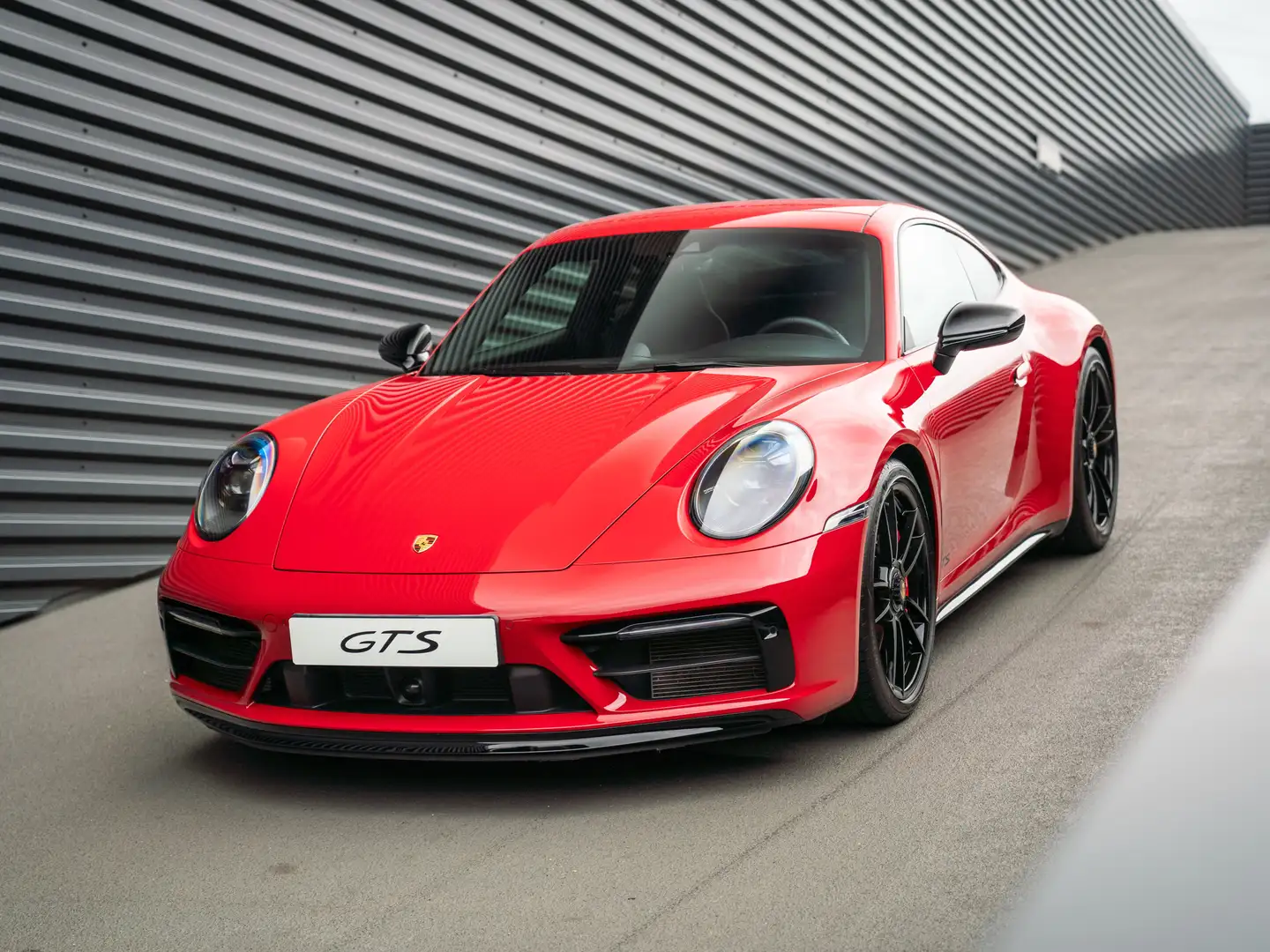Porsche 992 911 Carrera 4 GTS PDK Rouge - 1
