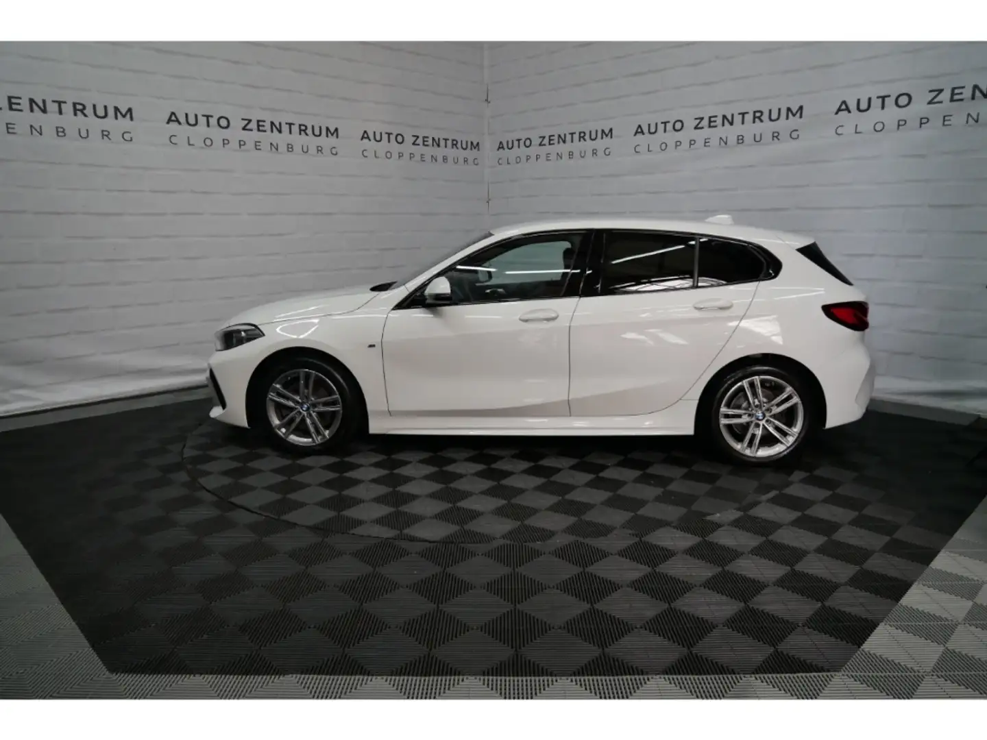 BMW 116 d M Sport LED+Navi+Leder+Sportsitze+PDC+17'' Weiß - 2