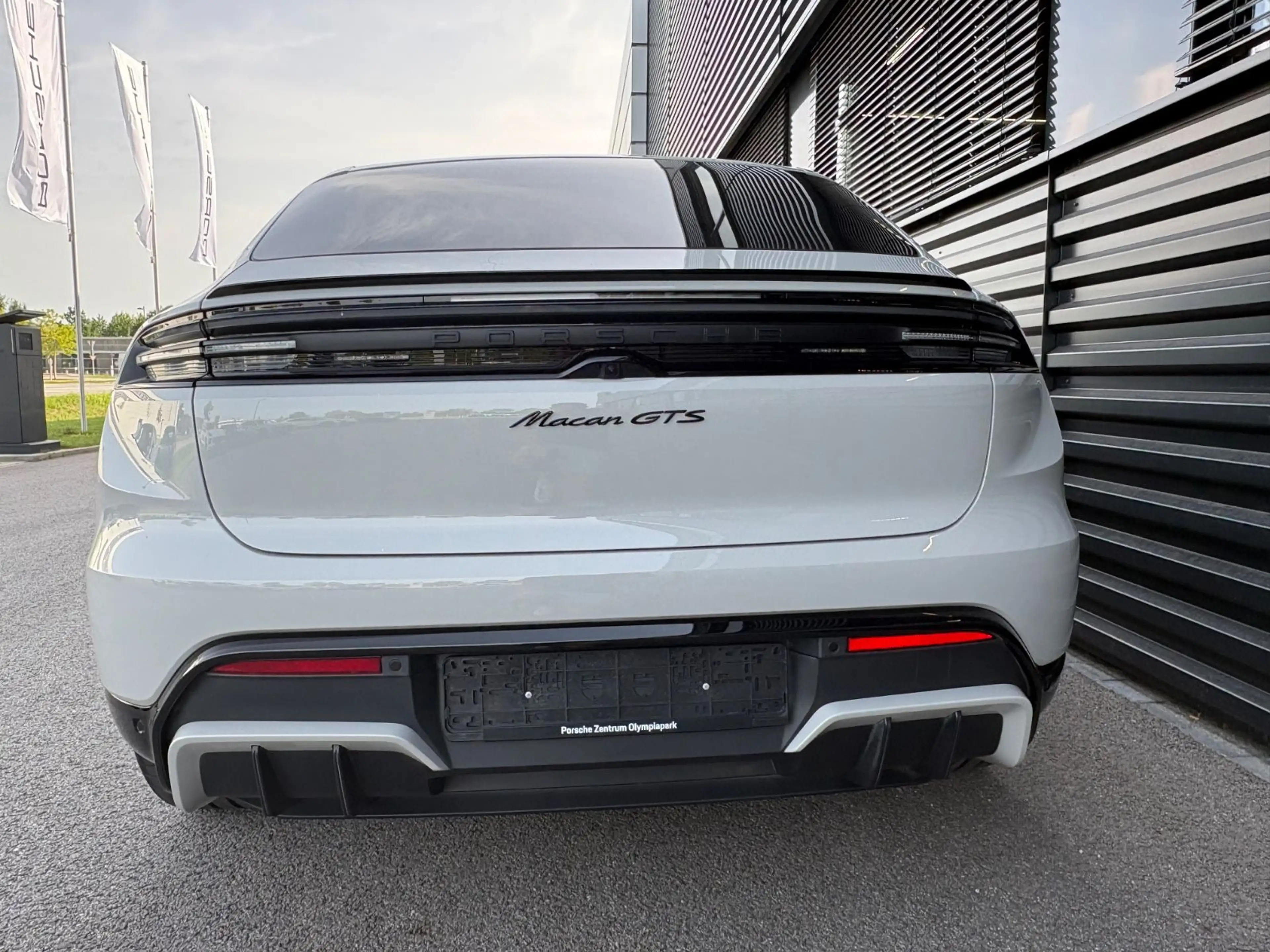 Porsche Macan Electric GTS-SPORTDESIGN-HAL-NP:148.000 € — photo 3