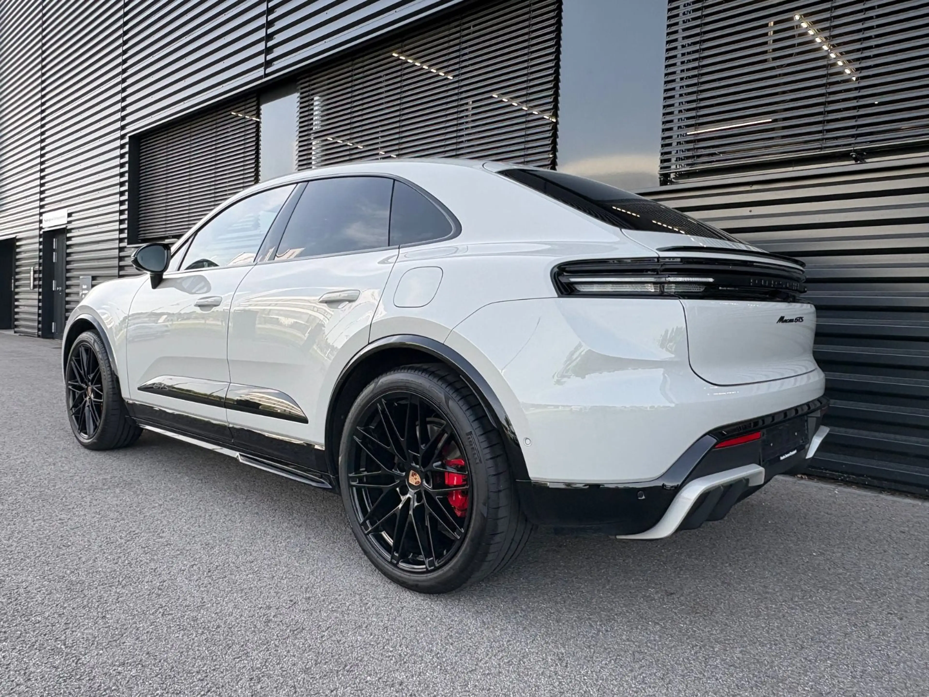 Porsche Macan Electric GTS-SPORTDESIGN-HAL-NP:148.000 € — photo 2