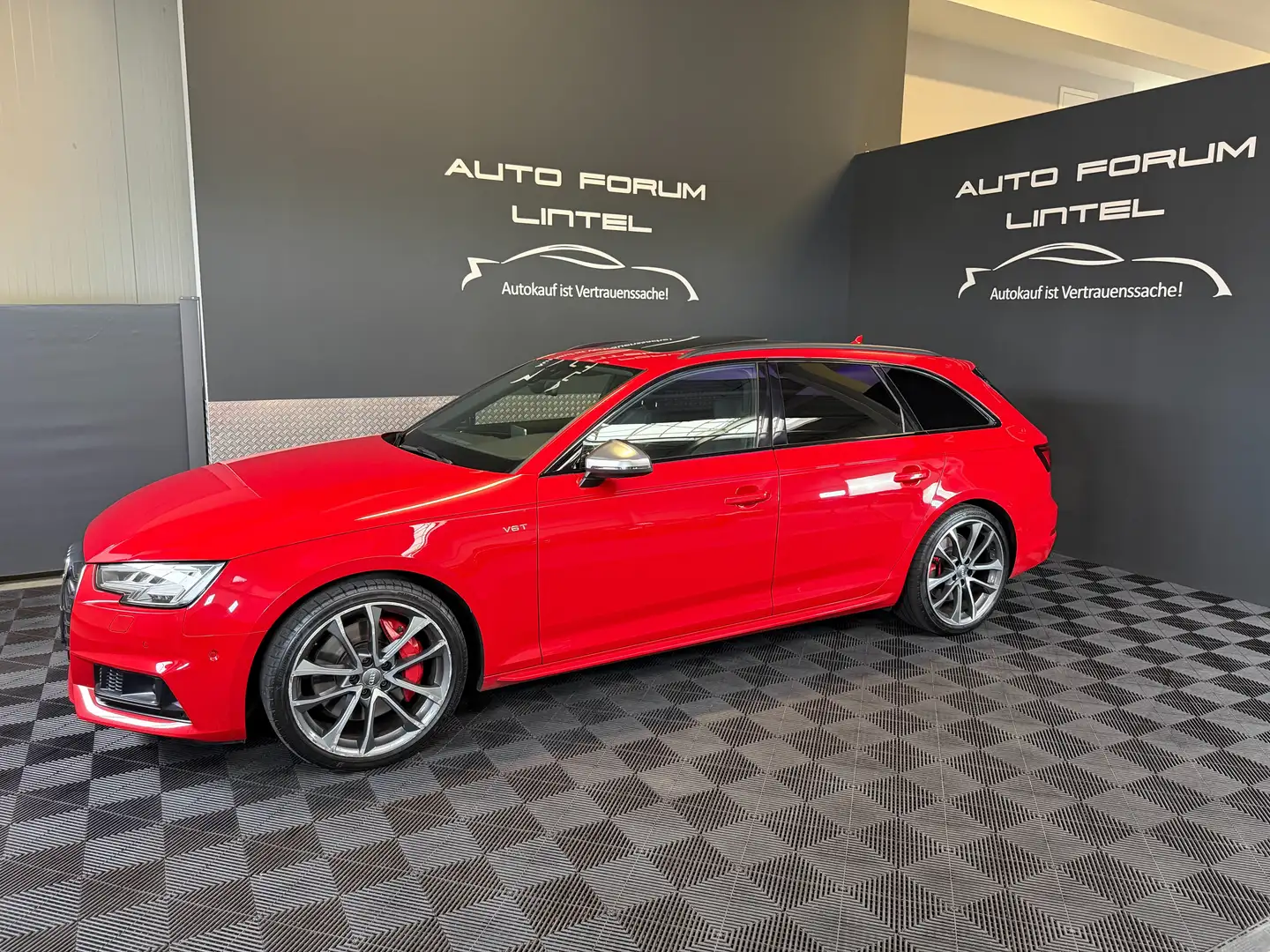 Audi S4 3.0 TFSI quattro B&O-PANO-LED-AHK-KEYLESS-SZH- Rot - 2