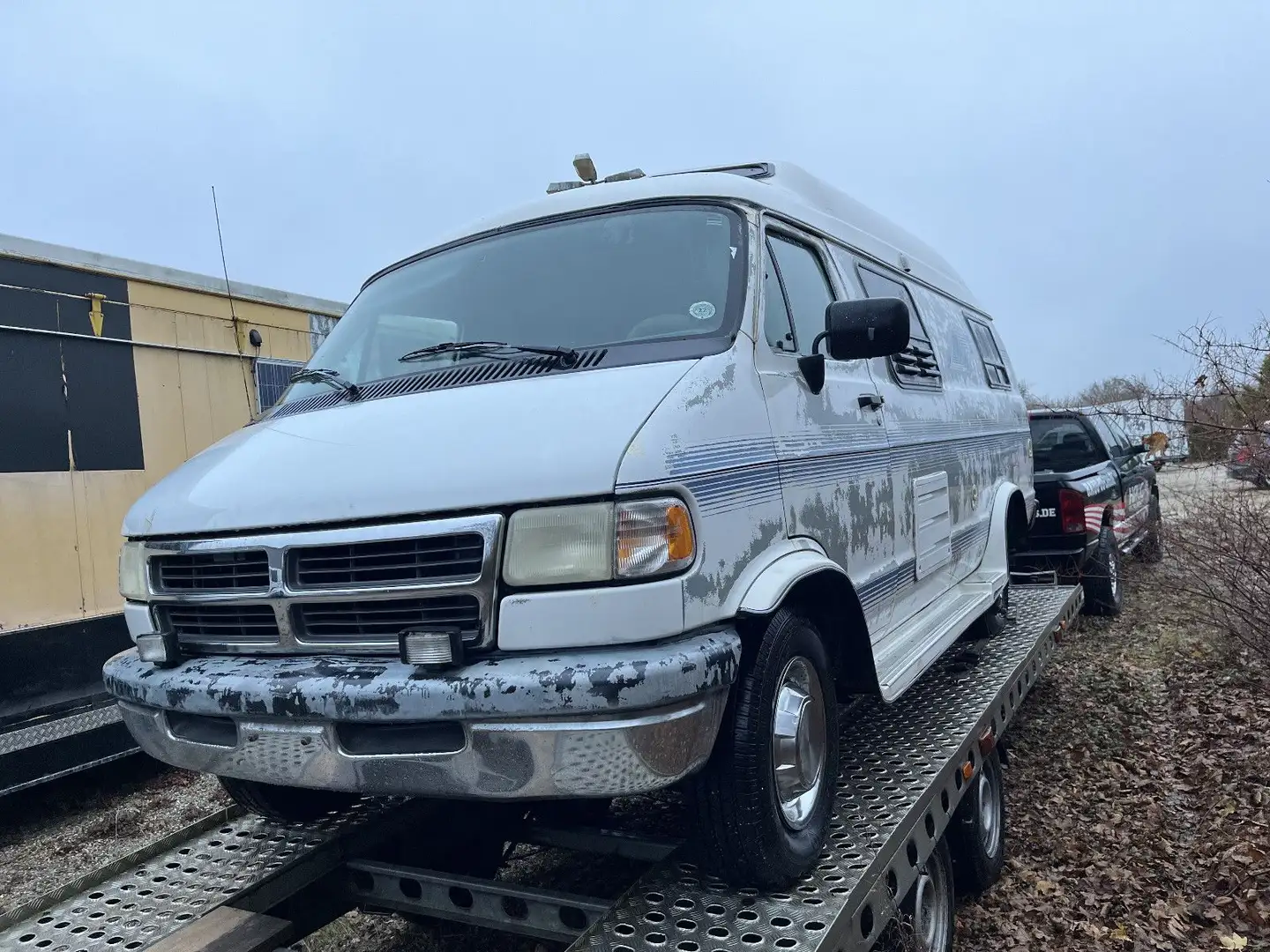 Dodge RAM Van Camper Explorer Xtra Van Bílá - 2