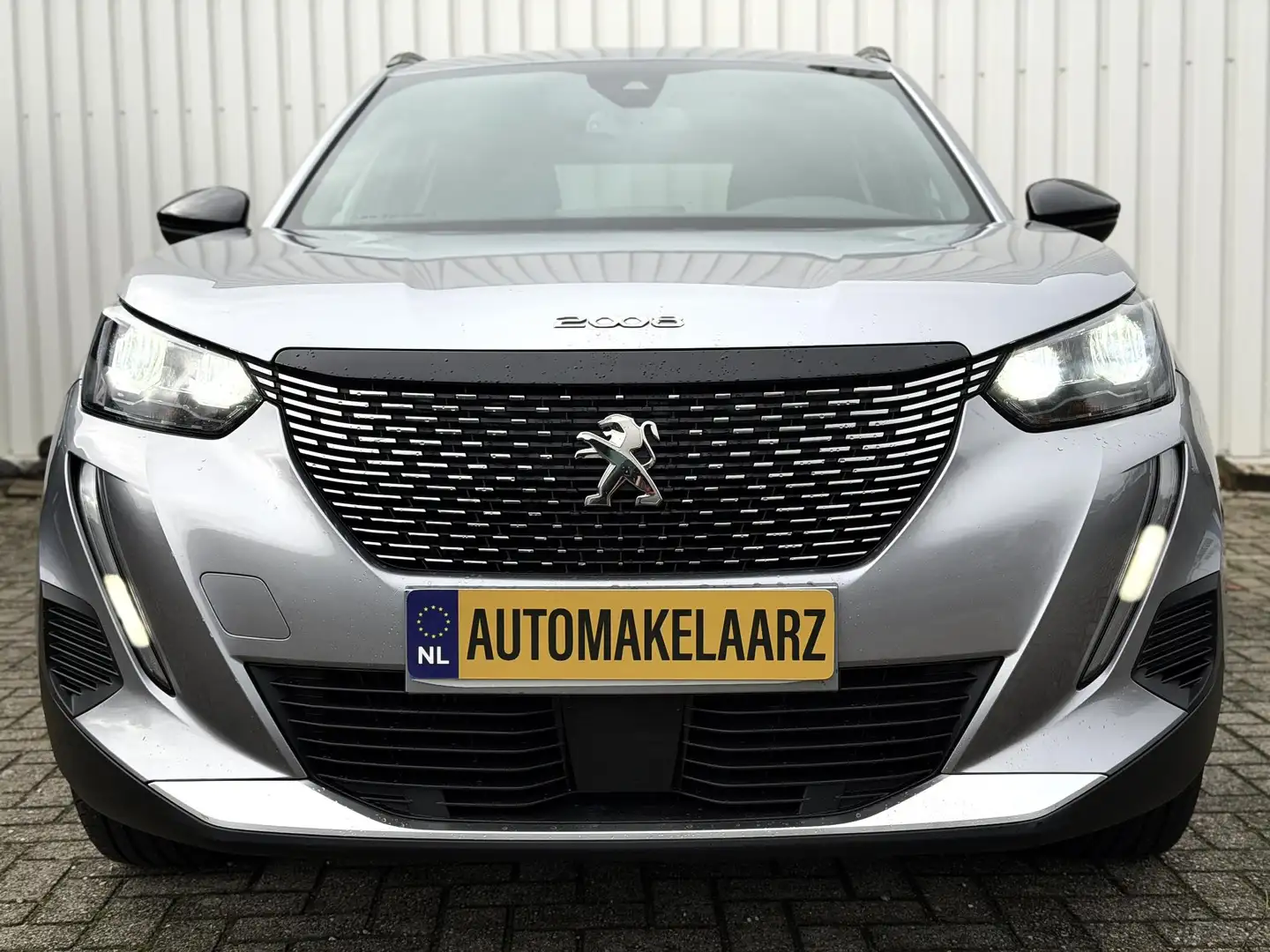 Peugeot 2008 1.2 PureTech Allure LED CAM LANE CARPLAY Grau - 2