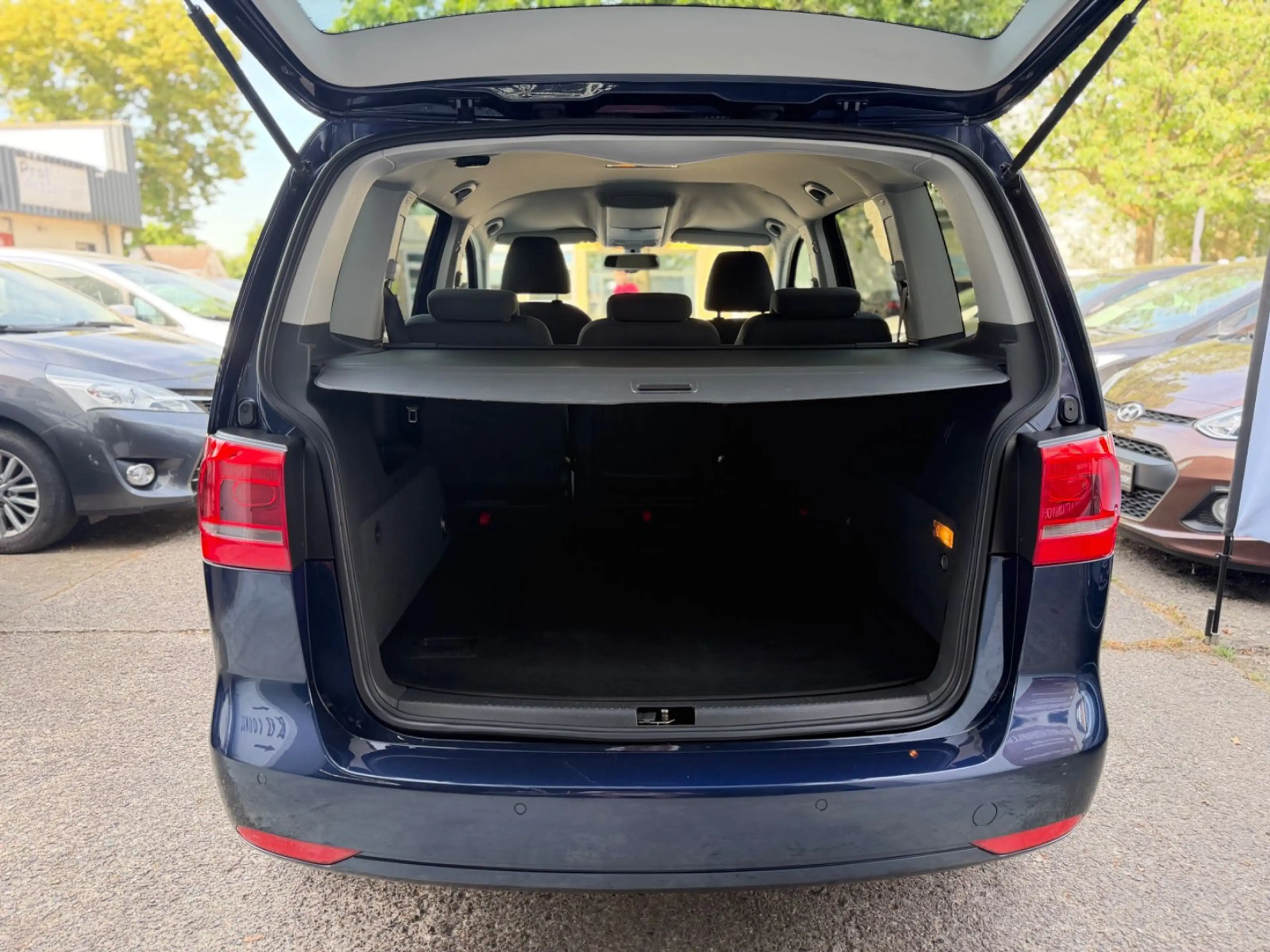 Volkswagen Touran *STANDHEIZUNG*TEMPO.*PDC*1.HAND*ALU*KLIMA* — photo 8