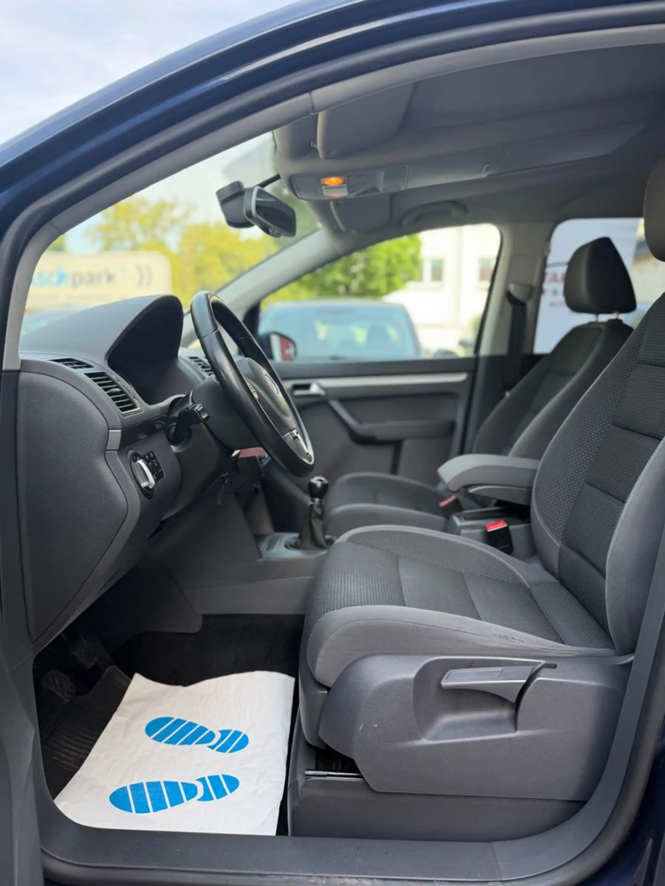 Volkswagen Touran *STANDHEIZUNG*TEMPO.*PDC*1.HAND*ALU*KLIMA* — photo 14