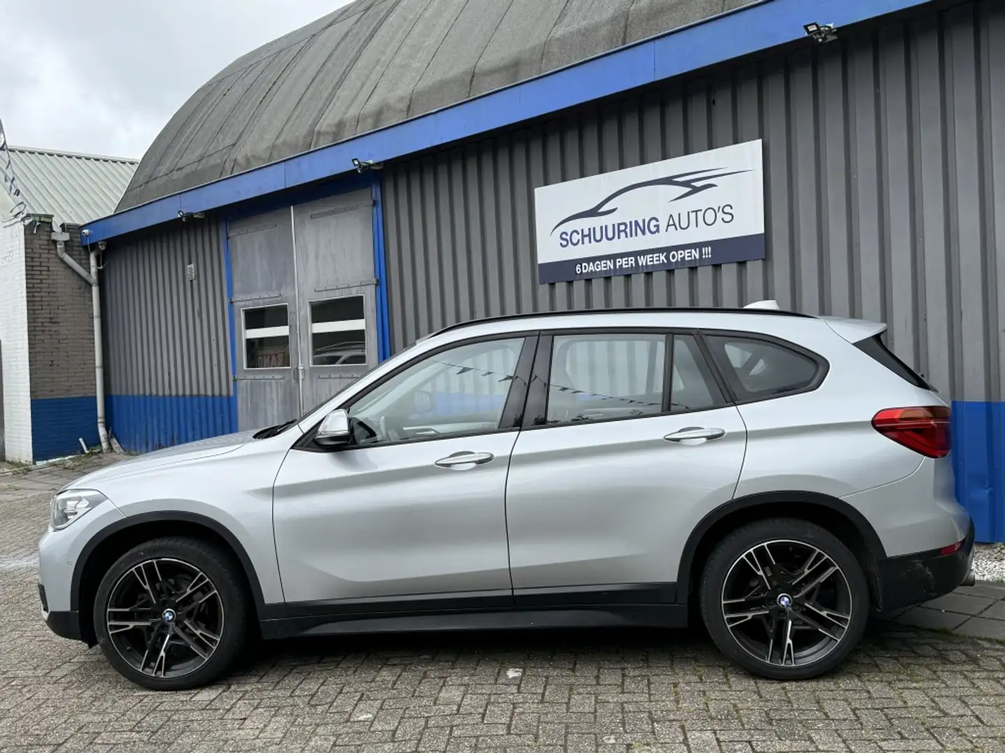 BMW X1 sDrive18i Executive Сірий - 2