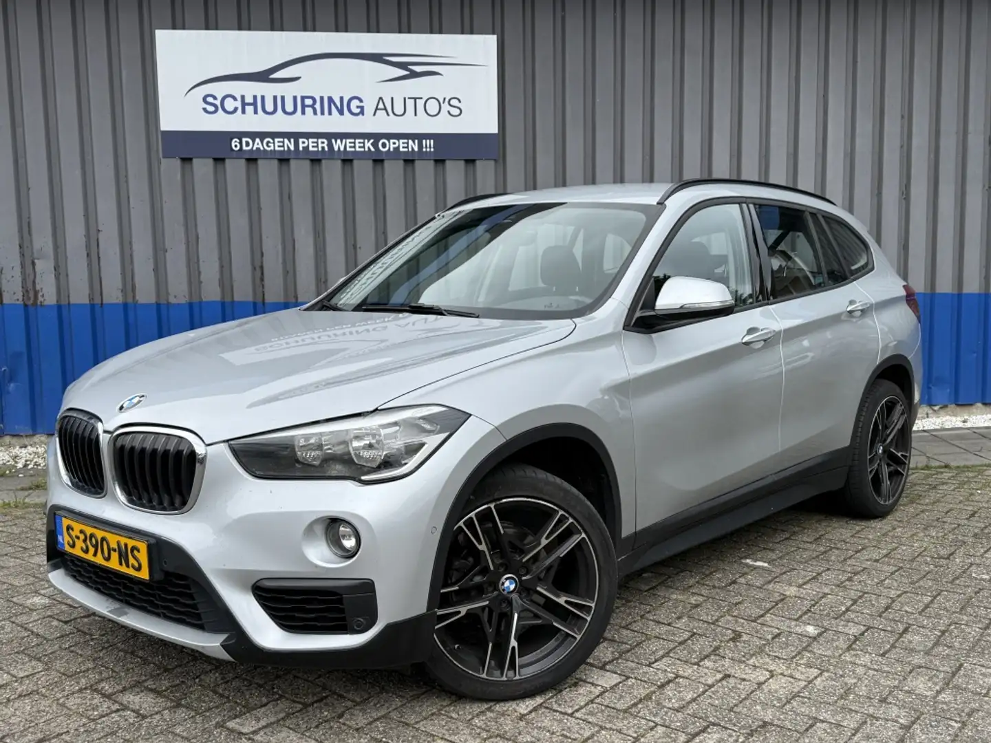 BMW X1 sDrive18i Executive Сірий - 1