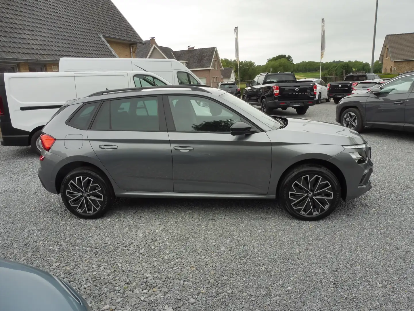 Skoda Kamiq Kamiq 1.0 TSI DSG black pack/nieuw!! Gris - 2