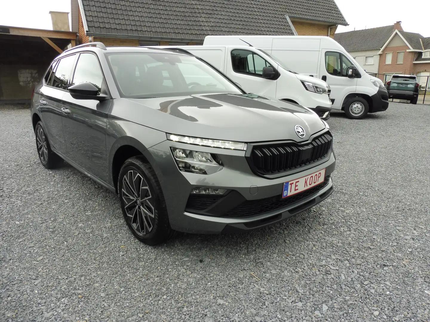 Skoda Kamiq Kamiq 1.0 TSI DSG black pack/nieuw!! Gris - 1