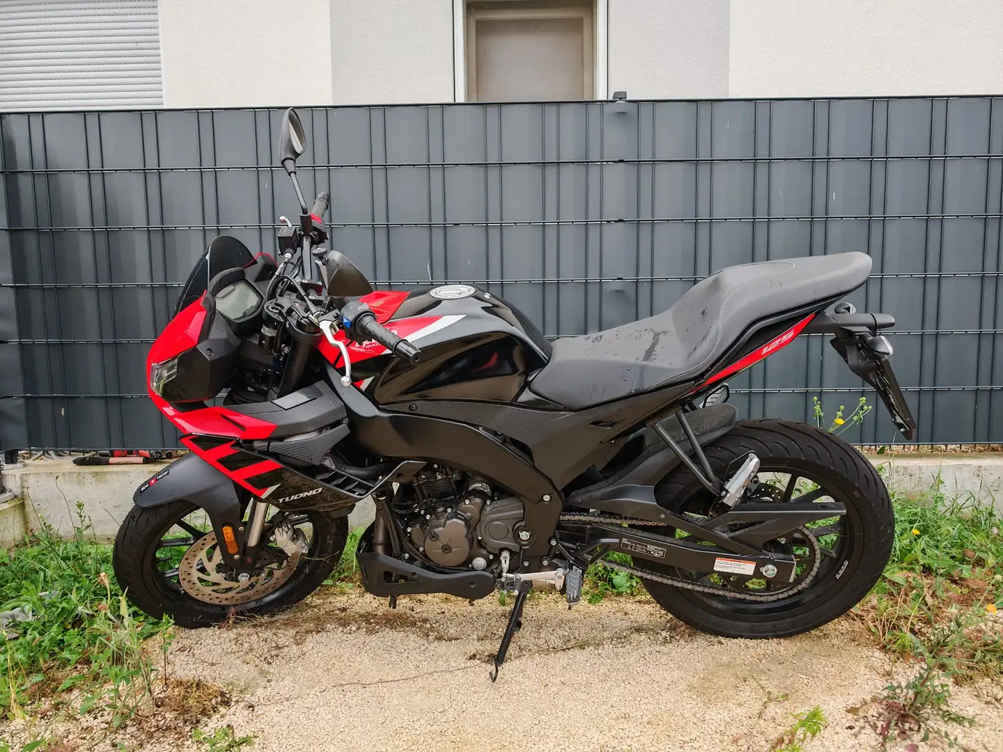 Aprilia Tuono Noir - 1