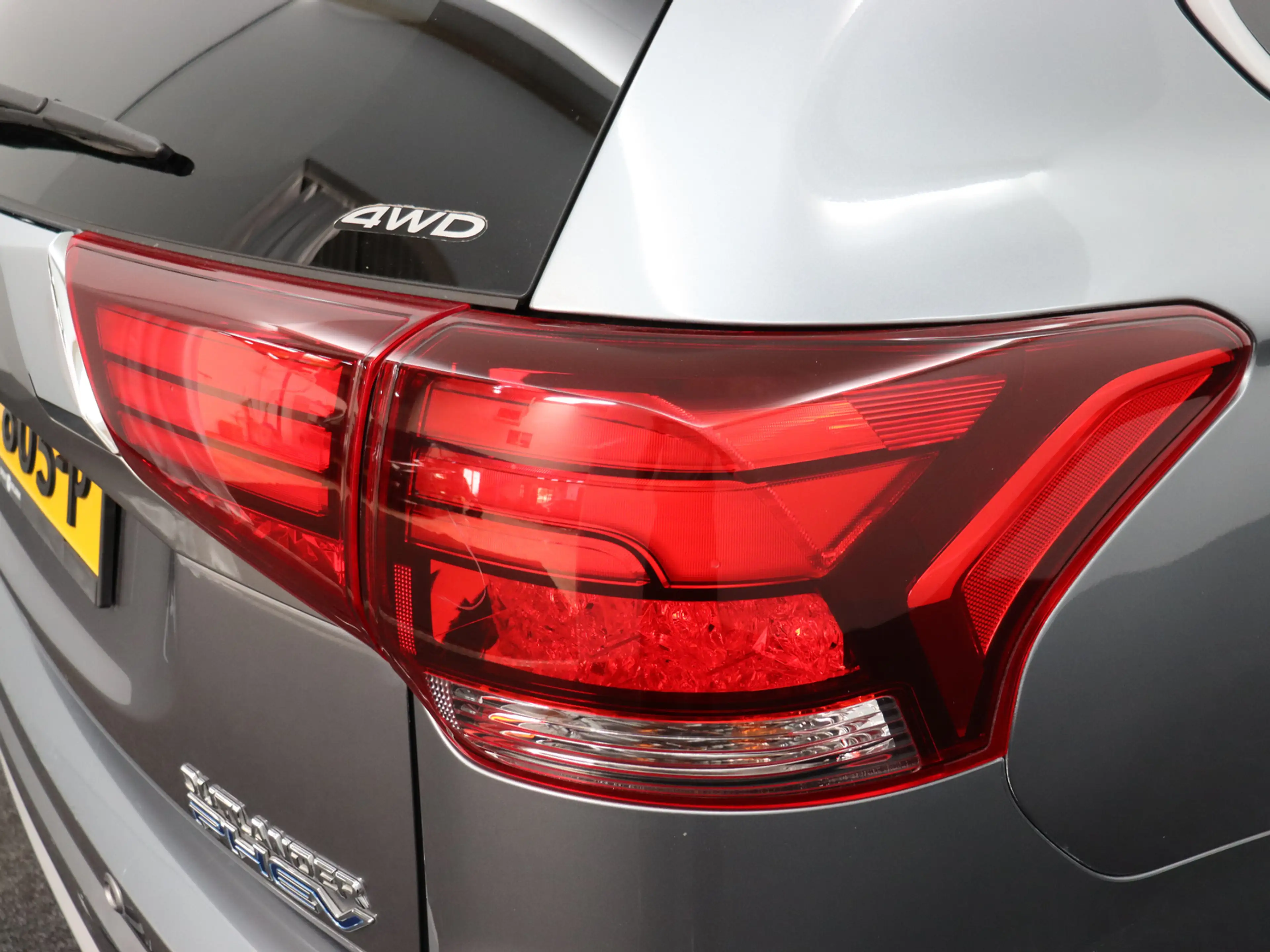 Mitsubishi Outlander 2.0 PHEV instyle+ Bluetooth, Cruise control adapti — photo 8
