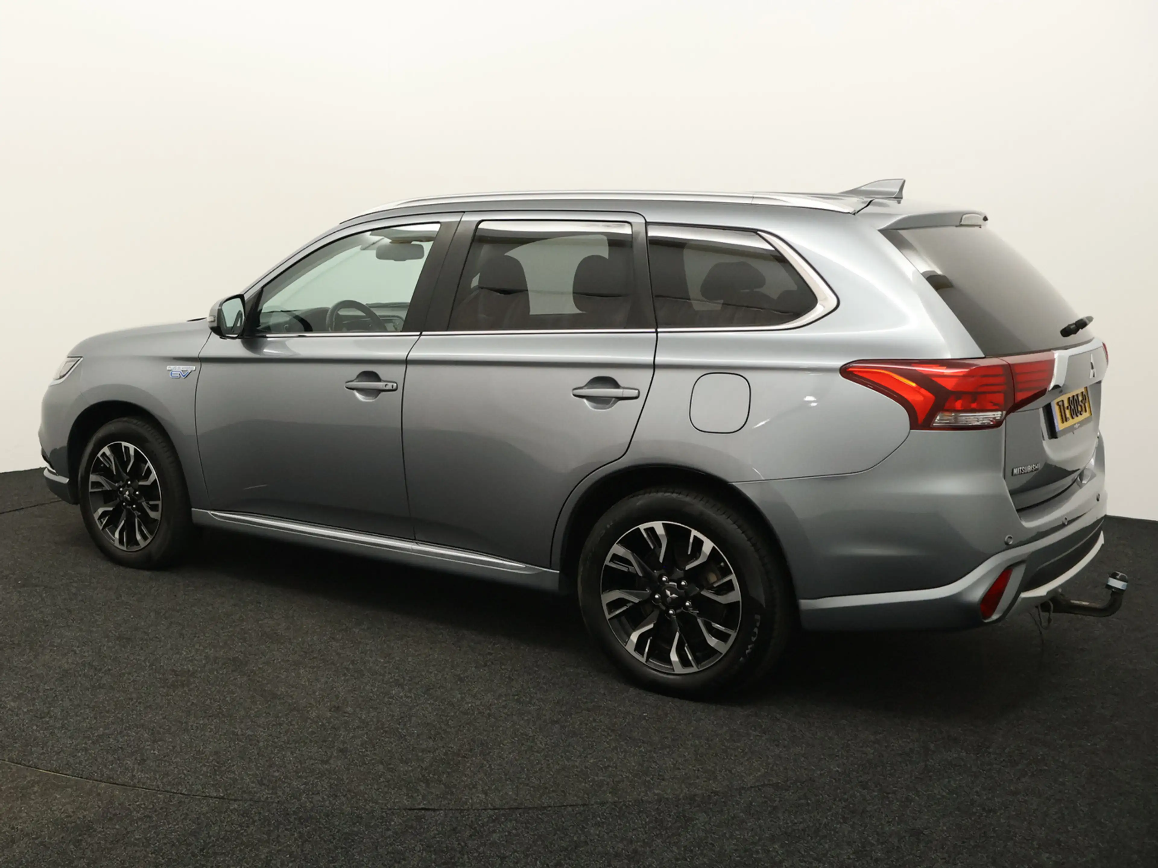 Mitsubishi Outlander 2.0 PHEV instyle+ Bluetooth, Cruise control adapti — photo 4