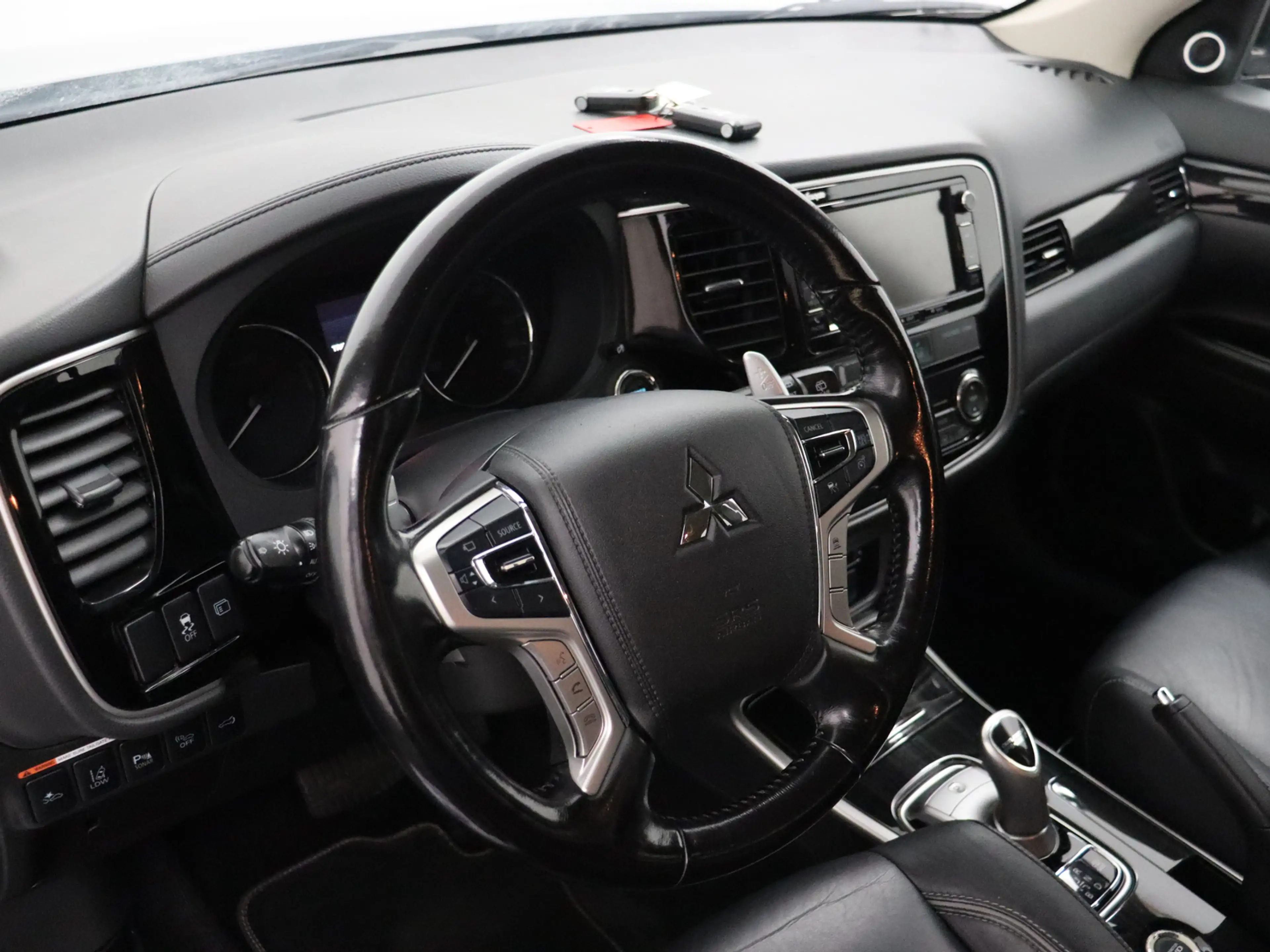 Mitsubishi Outlander 2.0 PHEV instyle+ Bluetooth, Cruise control adapti — photo 13