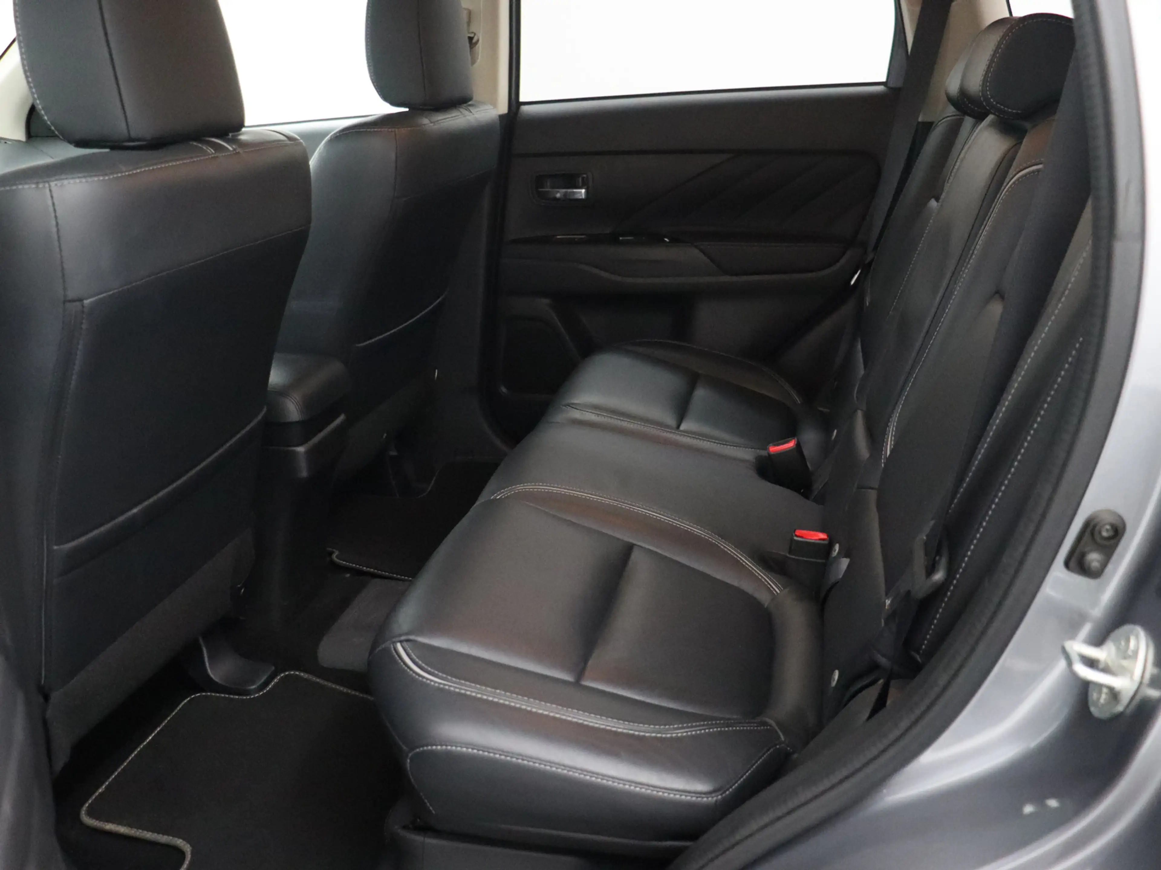 Mitsubishi Outlander 2.0 PHEV instyle+ Bluetooth, Cruise control adapti — photo 9