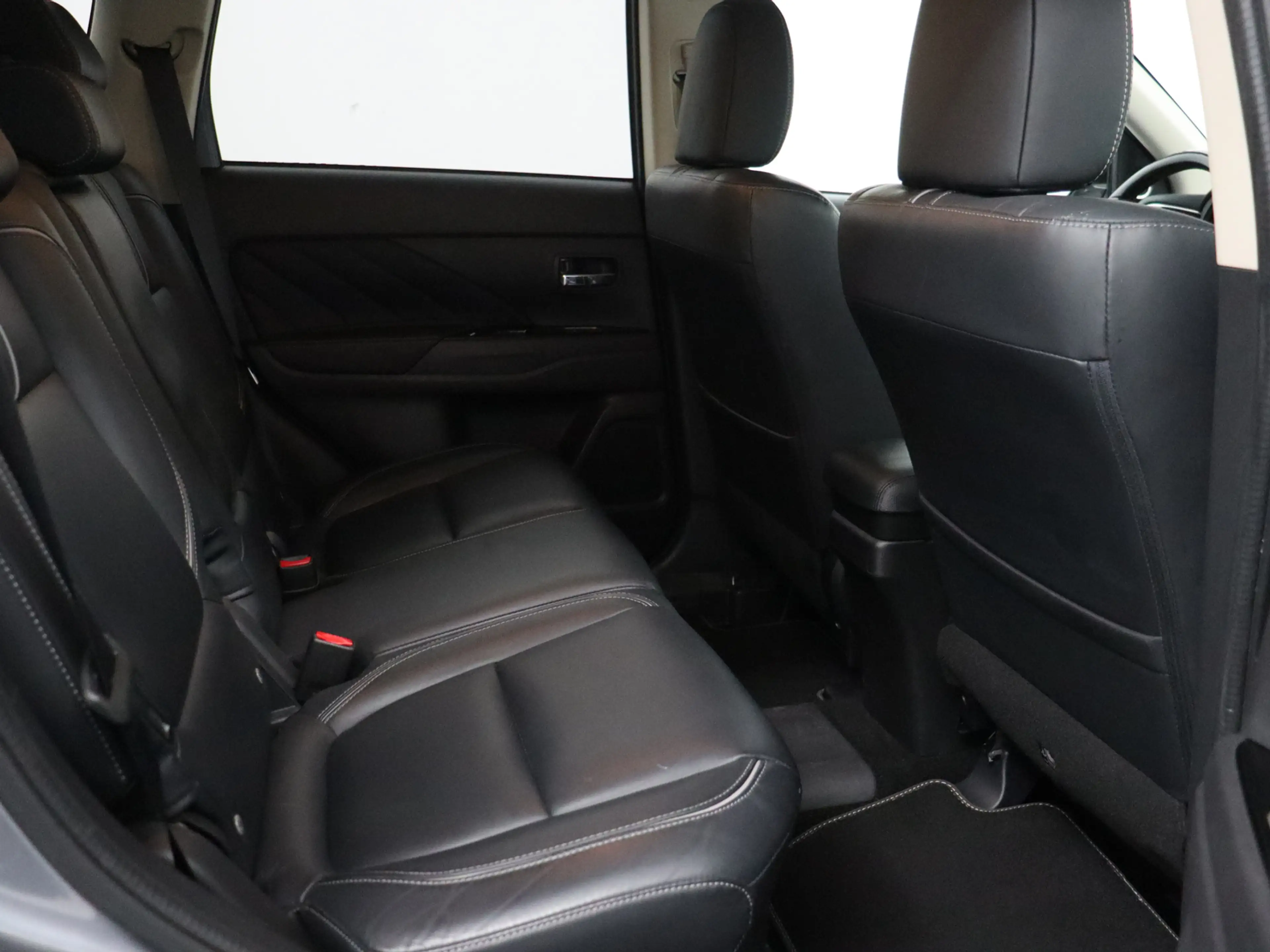 Mitsubishi Outlander 2.0 PHEV instyle+ Bluetooth, Cruise control adapti — photo 35