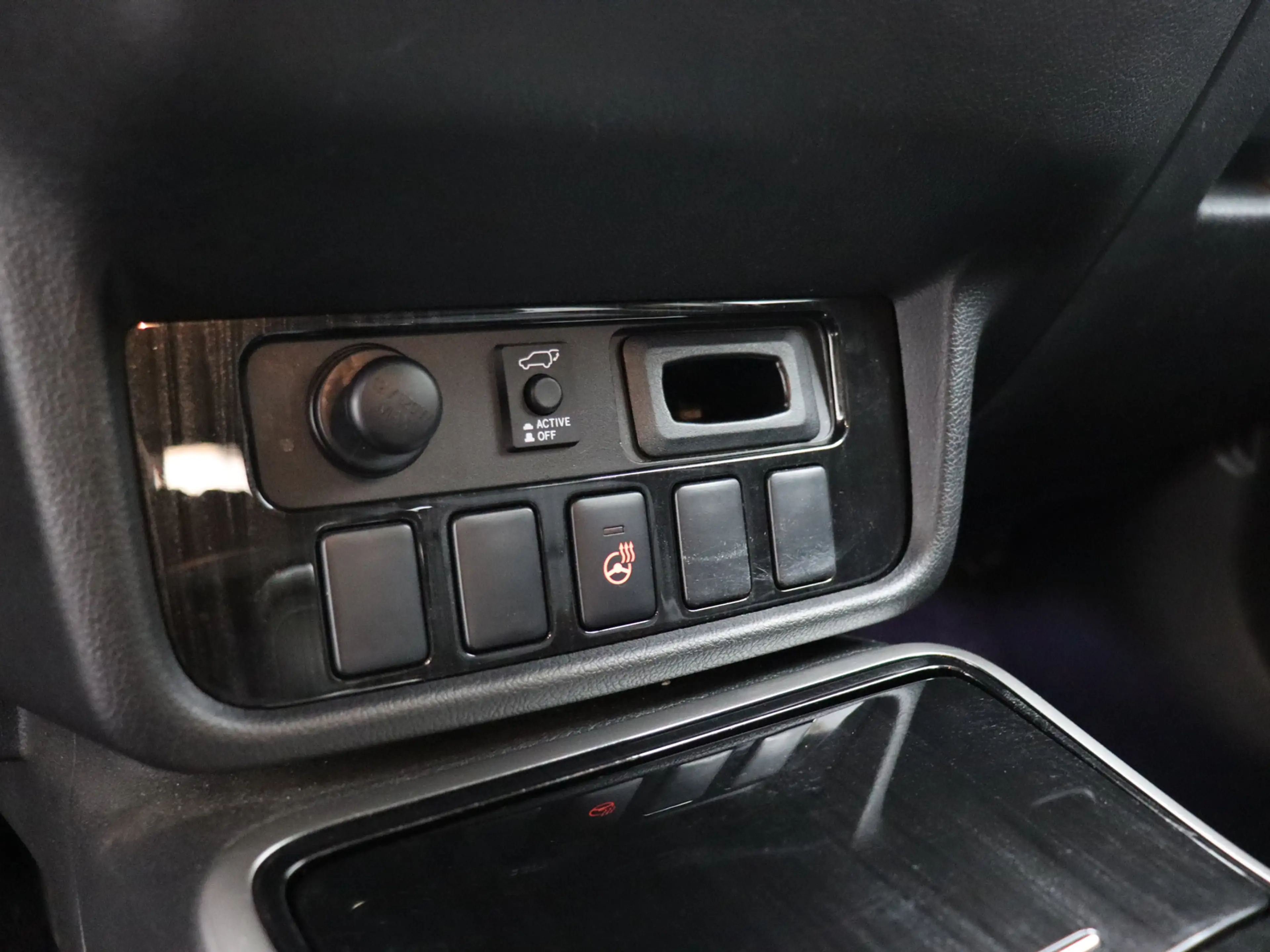 Mitsubishi Outlander 2.0 PHEV instyle+ Bluetooth, Cruise control adapti — photo 18