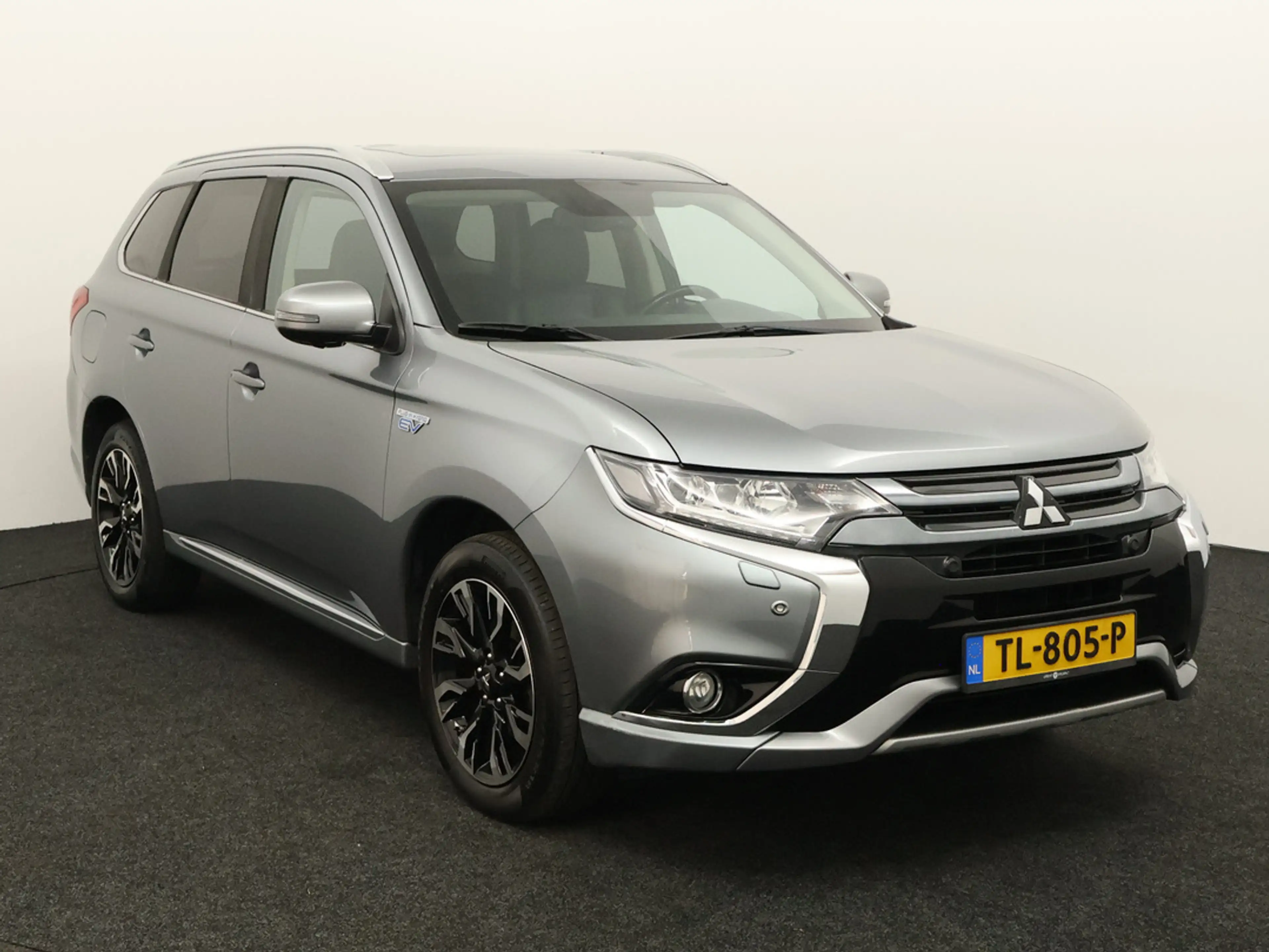 Mitsubishi Outlander 2.0 PHEV instyle+ Bluetooth, Cruise control adapti — photo 6