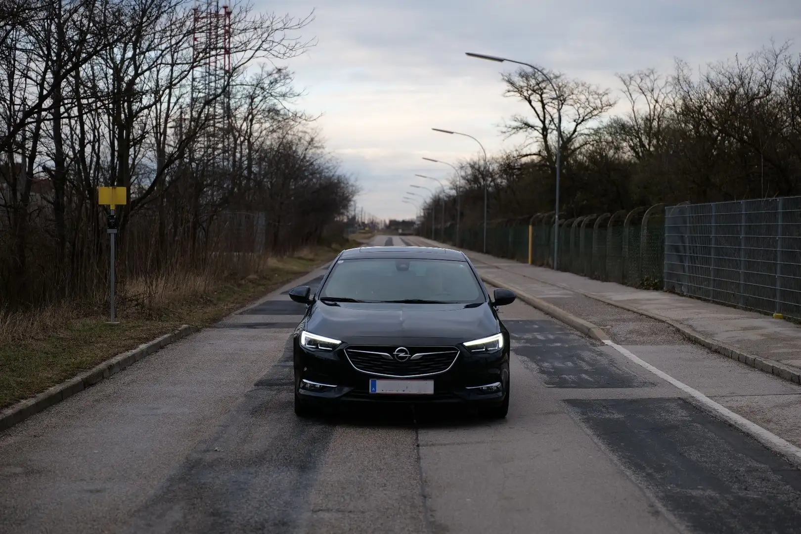 Opel Insignia Grand Sport 1,5 Turbo Dir. Inj. Innovation St./St. Schwarz - 1