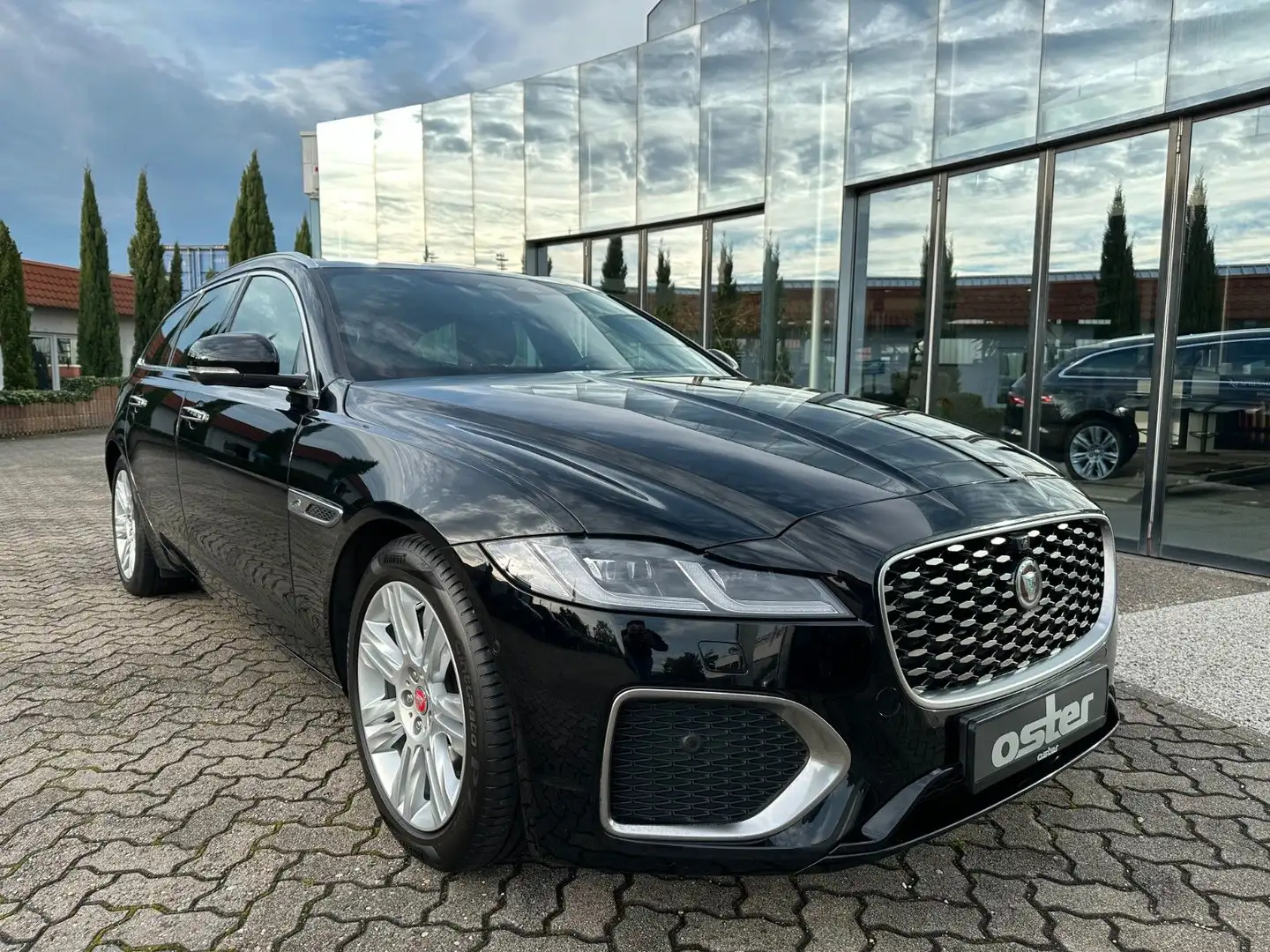 Jaguar XF D200 Sportbrake S  AWD|Panorama|Keyless|ACC Fekete - 2