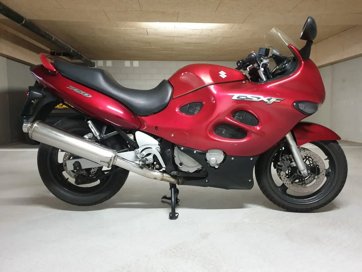 Suzuki GSX 750 Suzuki GSX 750 F Katana - 1