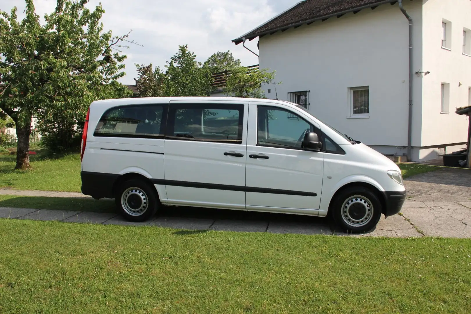 Mercedes-Benz Vito Kombi 111 CDI lang Klima 8 Sitzer Weiß - 1