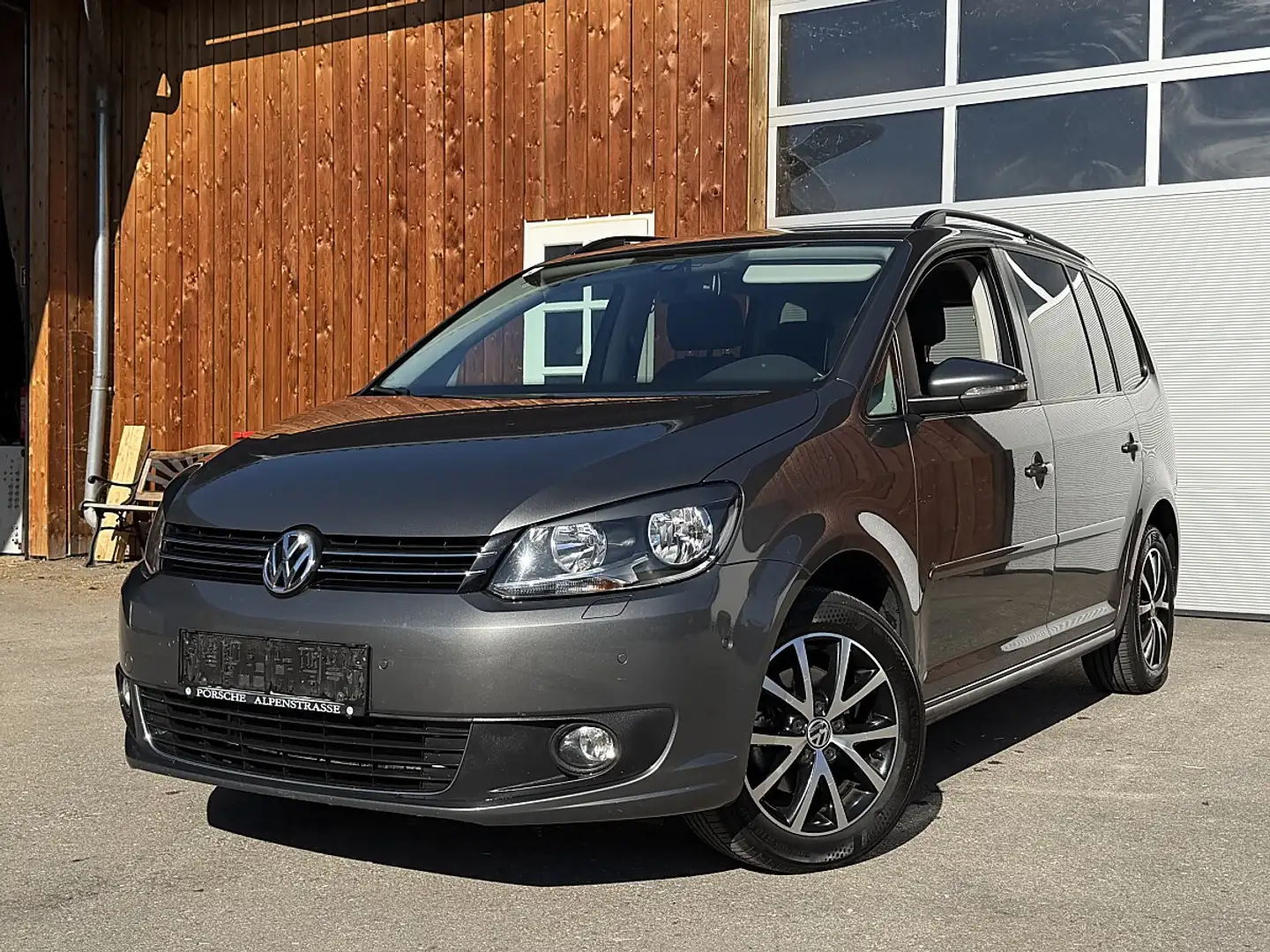 Volkswagen Touran 4Friends BlueMotion 1,6 TDI 105 PS Silber - 1