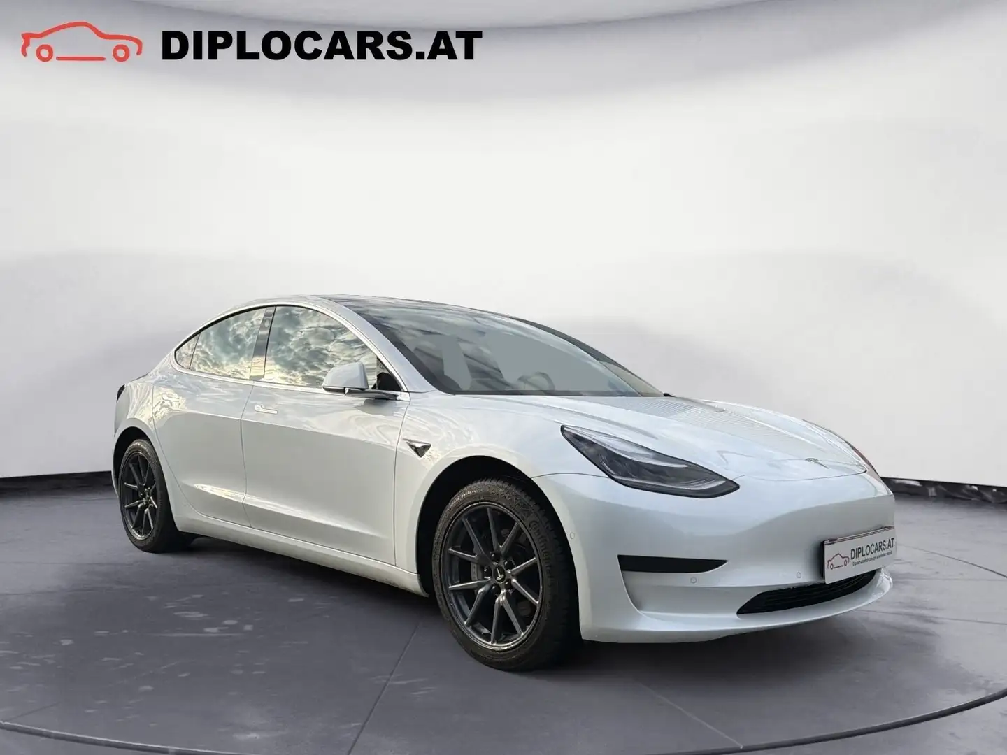 Tesla Model 3 Standard Range Plus RWD Weiß - 1