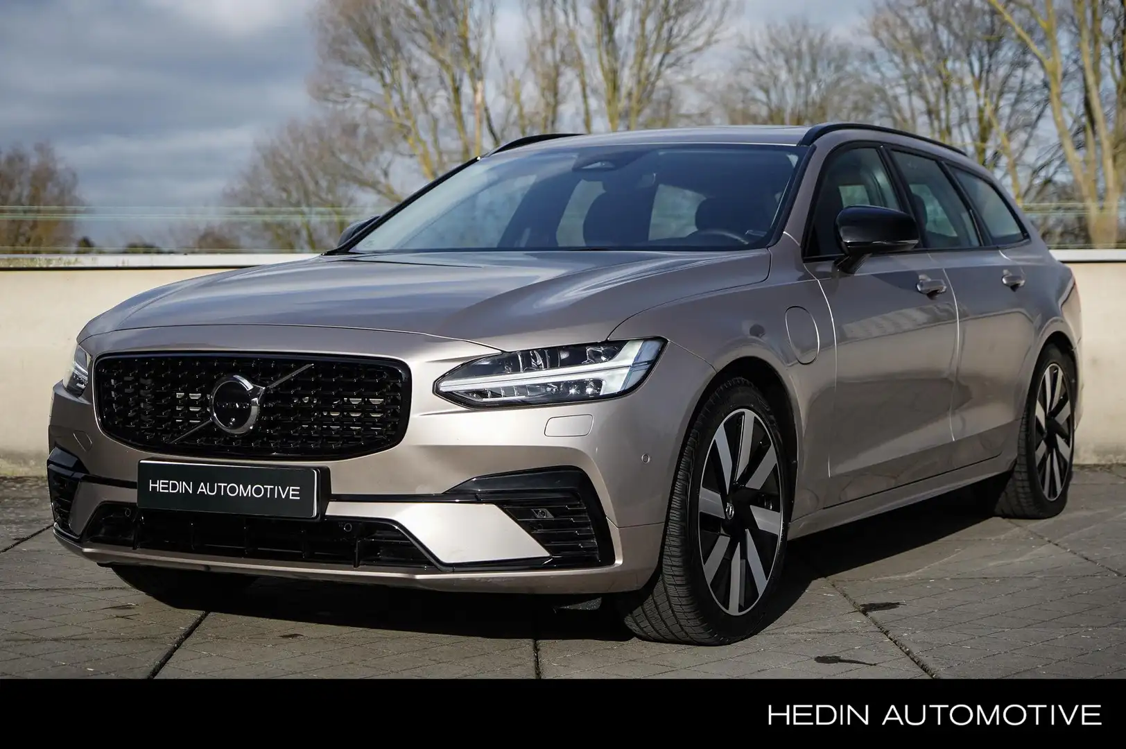 Volvo V90 2.0 T6 Plug-in hybrid AWD Ultra Dark Gelamineerd G Grijs - 1