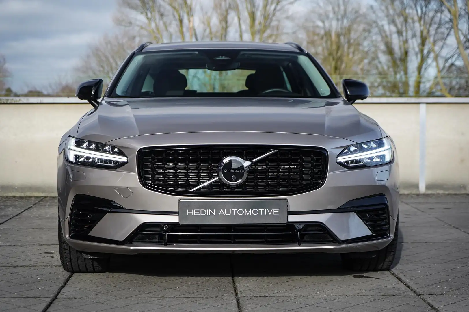 Volvo V90 2.0 T6 Plug-in hybrid AWD Ultra Dark Gelamineerd G Grijs - 2