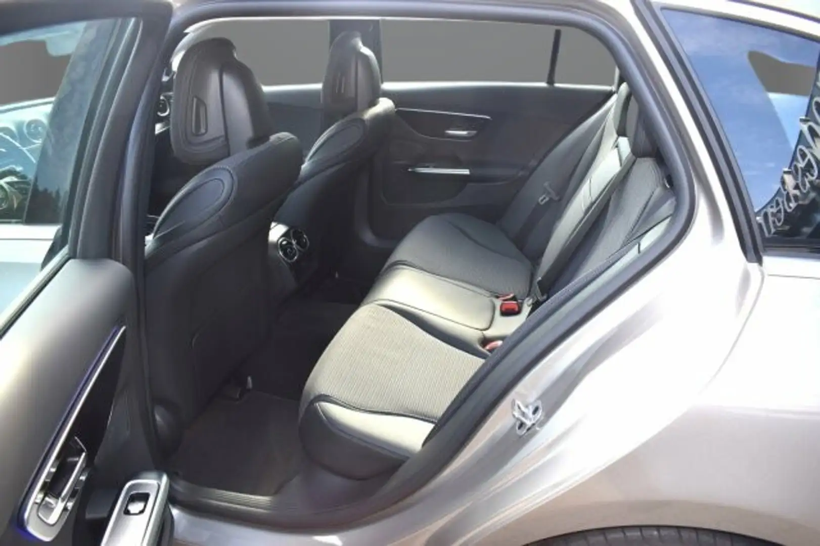 Mercedes-Benz C 180 T Avantgarde +MBUX+LED+Navi+Cam+Ambiente Argent - 2