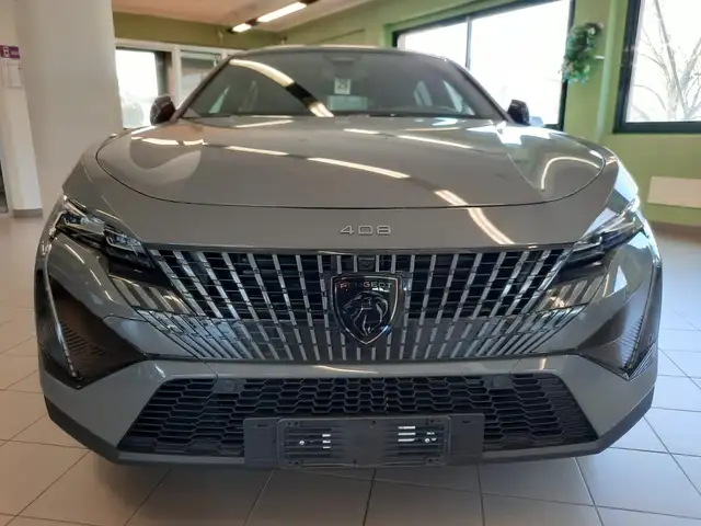 Peugeot 408 view 3